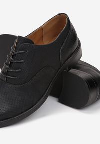 Born2be - Czarne Półbuty Irisia. Nosek buta: okrągły. Kolor: czarny. Materiał: skóra ekologiczna. Obcas: na obcasie. Wysokość obcasa: niski #2
