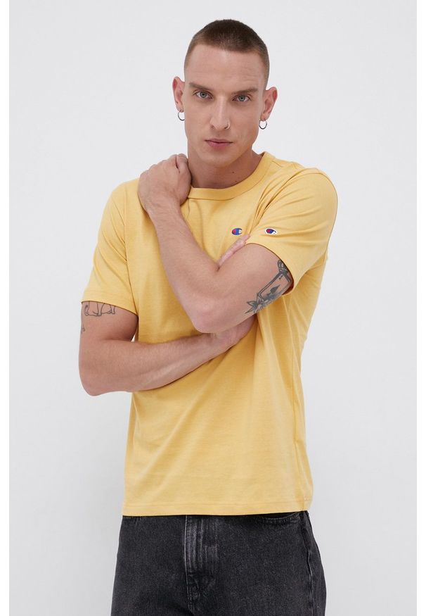 Champion - T-shirt bawełniany. Okazja: na co dzień. Kolor: żółty. Materiał: bawełna. Wzór: gładki, aplikacja. Styl: casual