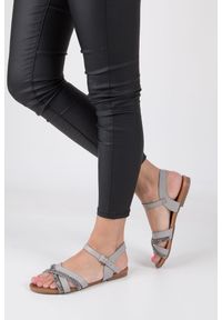 Casu - Szare lekkie sandały płaskie z mieniącymi się kryształkami casu k18x11/g. Kolor: szary. Materiał: materiał, skóra ekologiczna. Sezon: lato #1