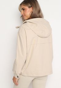 Born2be - Beżowa Kurtka Wiatrówka z Kieszeniami i Ściągaczami Braliana. Okazja: na spacer. Kolor: beżowy. Materiał: jeans. Styl: sportowy, elegancki #6