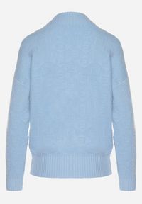 Born2be - Niebieski Sweter Golf z Ozdobnym Tłoczeniem Zakończony Ściągaczem Melodiea. Okazja: na co dzień, na spacer. Typ kołnierza: golf. Kolor: niebieski. Materiał: jeans. Wzór: aplikacja. Sezon: zima, jesień. Styl: klasyczny, casual #5