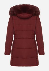 Born2be - Bordowa Zimowa Kurtka z Pikowaniem i Kapturem z Futrem Gisatte. Okazja: do pracy, na co dzień, na spotkanie biznesowe. Kolor: czerwony. Materiał: futro. Sezon: zima. Styl: casual, elegancki, biznesowy #3