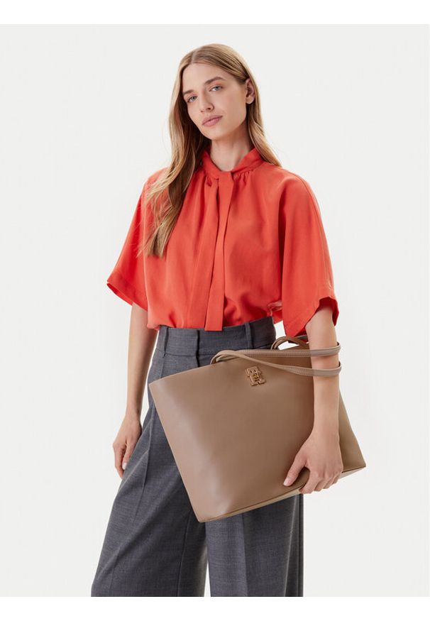 TOMMY HILFIGER - Tommy Hilfiger Torebka Th Modern Tote AW0AW17528 Beżowy. Kolor: beżowy. Materiał: skórzane