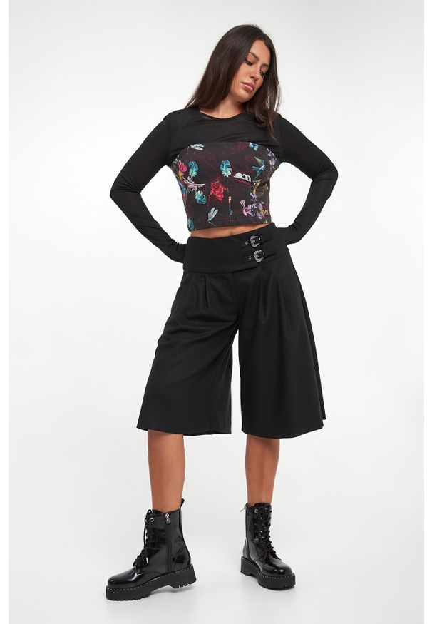 Versace Jeans Couture - Bermudy damskie wełniane VERSACE JEANS COUTURE. Materiał: wełna