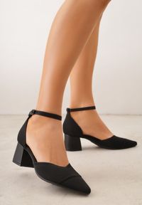 Renee - Czarne Czółenka ze Sportowej Tkaniny VICES na Słupku z Paskiem przy Kostce Loraira. Zapięcie: pasek. Kolor: czarny. Materiał: tkanina. Obcas: na słupku. Styl: sportowy #9