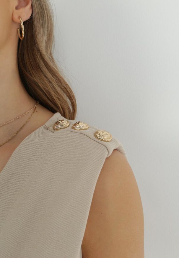 Born2be - Beżowy Kombinezon z Kopertowym Dekoltem i Wiązaniem w Talii Vannessa. Kolekcja: dla wysokich. Kolor: beżowy. Materiał: materiał, prążkowany. Długość: długie