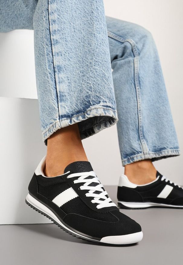 Born2be - Czarne Sneakersy z Ozdobnym Paskiem Cleota. Okazja: na co dzień. Zapięcie: pasek. Kolor: czarny. Materiał: jeans