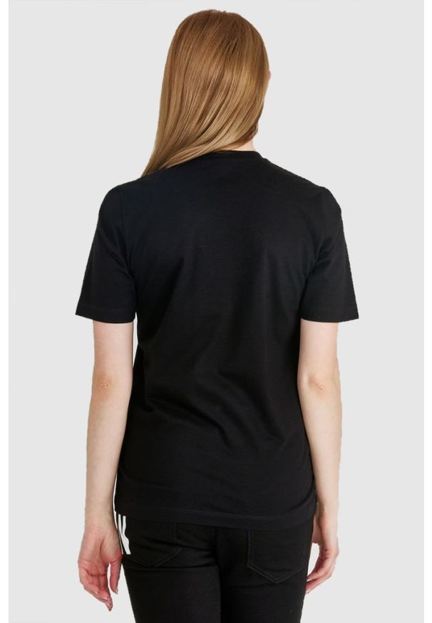 DSQUARED2 Czarny t-shirt damski z graffiti. Kolor: czarny. Materiał: bawełna. Wzór: kolorowy, nadruk