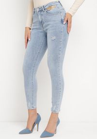 Born2be - Niebieskie Jeansy Skinny z Przetarciami i Niskim Stanem Teffania. Okazja: na co dzień. Stan: obniżony. Kolor: niebieski. Styl: casual, klasyczny