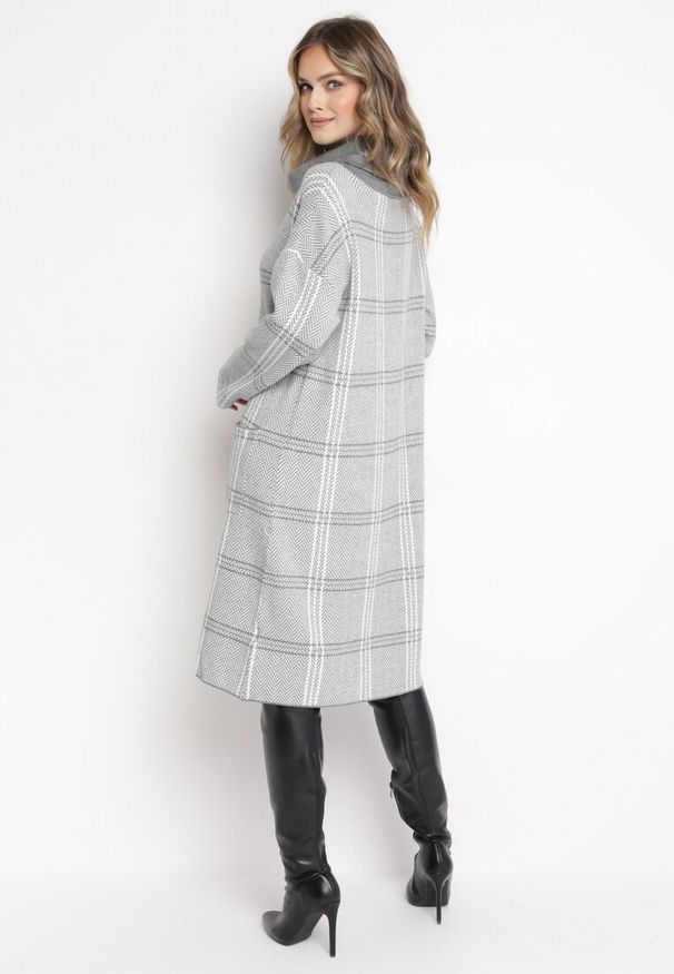 Born2be - Szara Sukienka Dzianinowa z Szerokim Golfem Racba. Okazja: na co dzień. Typ kołnierza: golf. Kolekcja: plus size. Kolor: szary. Materiał: dzianina. Typ sukienki: dla puszystych. Styl: casual, elegancki