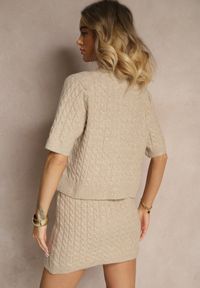 Renee - Beżowy Kardigan z Wełną i Ozdobnymi Guzikami i Tłoczeniem Halanira. Okazja: na co dzień. Kolor: beżowy. Materiał: wełna. Długość rękawa: krótki rękaw. Długość: krótkie. Wzór: aplikacja. Styl: elegancki, casual #5