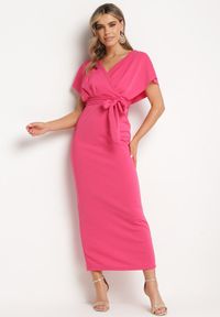 Born2be - Fuksjowa Wieczorowa Sukienka z Kopertowym Dekoltem i Rozcięciem z Materiałowym Paskiem Vorni. Okazja: na co dzień. Kolor: różowy. Materiał: materiał. Typ sukienki: kopertowe. Styl: wizytowy #1