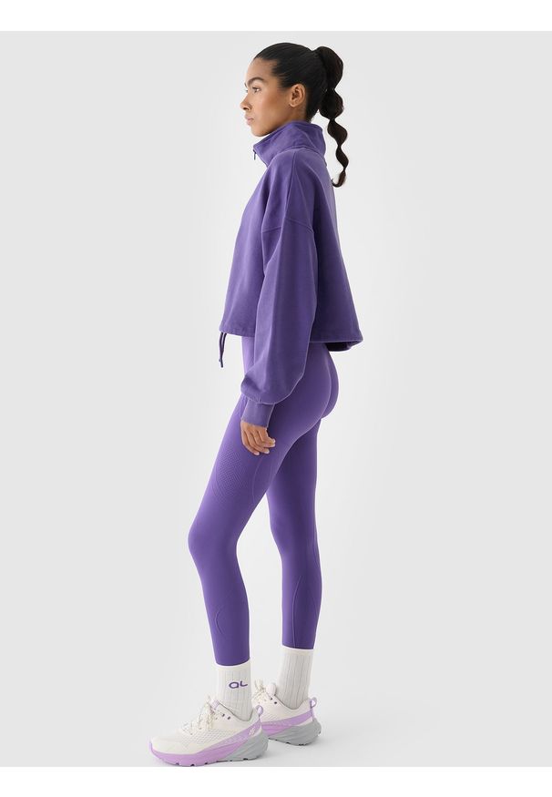4f - 4F Bluza dresowa bez kaptura damska 4F x Anna Lewandowska - fioletowa XL. Okazja: na co dzień. Typ kołnierza: bez kaptura. Kolor: fioletowy. Materiał: dresówka. Wzór: gładki, ze splotem. Styl: sportowy, casual