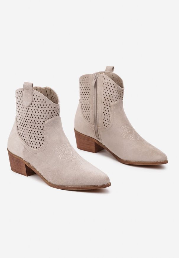 Born2be - Jasnobeżowe Ażurowe Botki Vices w Stylu Kowbojek na Obcasie Norfedi. Okazja: na co dzień. Nosek buta: szpiczasty. Kolor: beżowy. Materiał: jeans. Wzór: ażurowy. Obcas: na obcasie. Styl: boho, casual. Wysokość obcasa: średni