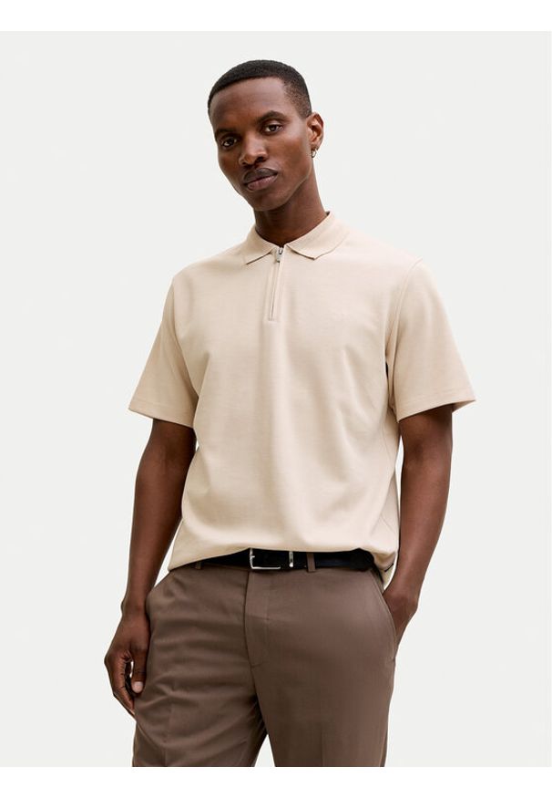 Jack & Jones Polo Rblaethan 12292992 Beżowy Regular Fit. Typ kołnierza: polo. Kolor: beżowy. Materiał: bawełna