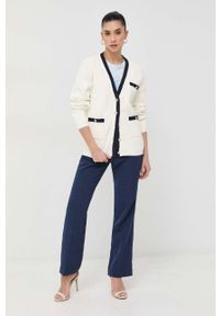 Guess kardigan damski kolor beżowy ciepły. Okazja: na co dzień. Kolor: beżowy. Materiał: dzianina. Styl: casual #6