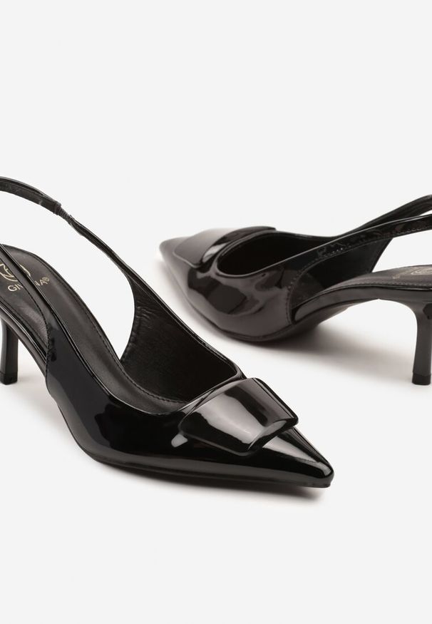 Renee - Czarne Lakierowane Sandały Typu Slingback na Szpilce Kalivan. Okazja: na co dzień. Nosek buta: szpiczasty. Zapięcie: pasek. Kolor: czarny. Materiał: lakier. Obcas: na szpilce. Styl: klasyczny, elegancki, casual