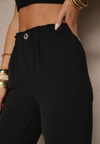 Renee - Czarne Klasyczne Spodnie Regular Waist z Gumką w Pasie Tilomira. Okazja: na co dzień. Kolor: czarny. Styl: klasyczny #3