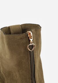 Renee - Zielone Sandały Typu Botki Ozdobione Metaliczną Klamrą z Przodu Adrasaia. Zapięcie: klamry. Kolor: zielony. Wzór: aplikacja. Sezon: lato #2