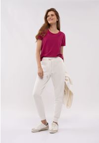 Volcano - Dresowe spodnie N-VENIS. Kolor: kremowy. Materiał: dresówka. Wzór: napisy #1