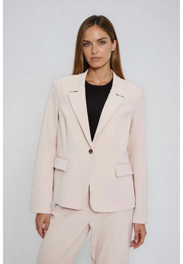 MOODO - Jednorzędowa marynarka beżowa. Kolor: beżowy. Materiał: poliester, wiskoza, elastan