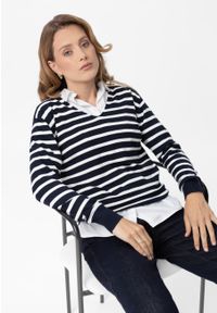 Volcano - Sweter w paski S-TOLA. Typ kołnierza: dekolt w serek. Materiał: dzianina, materiał. Wzór: paski. Styl: klasyczny #1