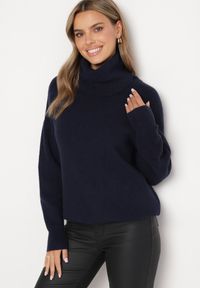 Born2be - Granatowy Golf o Klasycznym Kroju z Kaszmirem Azifra. Okazja: na spotkanie biznesowe. Typ kołnierza: golf. Kolor: niebieski. Materiał: kaszmir. Styl: klasyczny #4