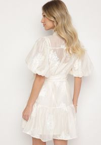 Born2be - Beżowa Koszulowa Przezroczysta Sukienka z Bawełną Haftami i Paskiem Lirulira. Okazja: na co dzień. Kolor: beżowy. Materiał: bawełna. Wzór: haft. Sezon: lato. Typ sukienki: koszulowe. Styl: casual, elegancki #6