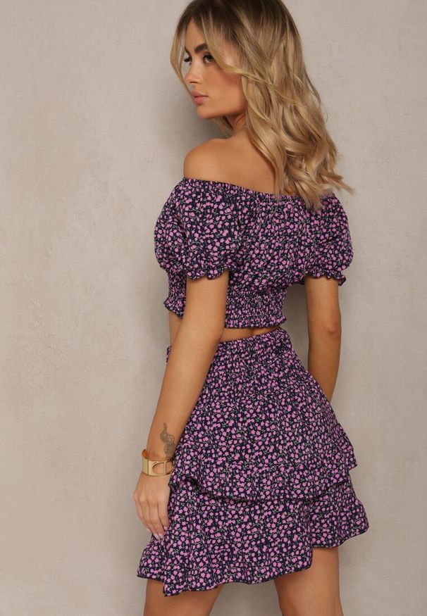 Renee - Granatowy Komplet w Kwiaty 2-Częściowy Top w Stylu Hiszpanki i Spódnica z Falbanką Crispa. Kolor: niebieski. Materiał: materiał. Wzór: kwiaty