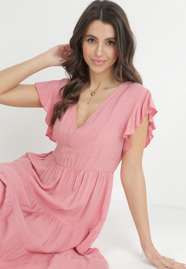 Born2be - Ciemnoróżowa Sukienka Callirea. Okazja: na co dzień. Typ kołnierza: kołnierz z falbankami. Kolor: różowy. Sezon: lato. Typ sukienki: proste. Styl: casual. Długość: mini