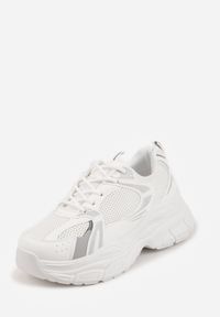 Born2be - Białe Sneakersy VICES na Grubej Tłoczonej Podeszwie z Perforacją Elanatia. Okazja: na co dzień. Kolor: biały. Materiał: jeans. Sport: fitness #9