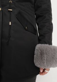 Born2be - Czarno-Szara Kurtka Parka z Futerkiem i Kapturem Aresja. Kolor: czarny. Materiał: futro. Sezon: zima, jesień #4