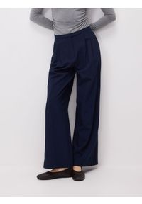 Reserved - Spodnie z szerokimi nogawkami - granatowy. Kolor: niebieski. Materiał: tkanina, wiskoza