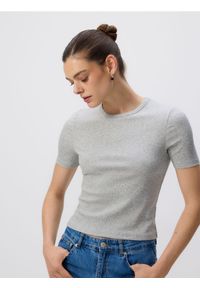 Reserved - Prążkowany t-shirt - jasnoszary. Kolor: szary. Materiał: prążkowany