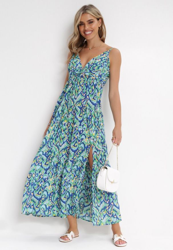 Born2be - Niebiesko-Zielona Rozkloszowana Sukienka Maxi na Ramiączkach z Głębokim Dekoltem Danila. Kolor: niebieski. Długość rękawa: na ramiączkach. Sezon: wiosna, lato. Długość: maxi