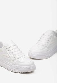Born2be - Białe Sneakersy na Płaskiej Podeszwie ze Sznurowaniem i Przeszyciami Liskia. Kolor: biały. Materiał: materiał. Obcas: na płaskiej podeszwie #6