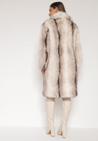 Born2be - Biały Płaszcz Futro z Szerokim Kołnierzem i Kieszeniami Ezinda. Okazja: do pracy, na co dzień, na spotkanie biznesowe. Typ kołnierza: golf. Kolor: biały. Materiał: futro. Styl: klasyczny, casual, elegancki, biznesowy #4