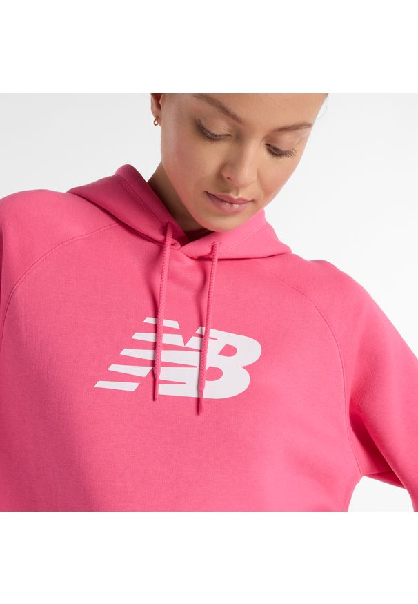 Bluza damska New Balance WT43524DAB – różowa. Okazja: na co dzień. Kolor: różowy. Materiał: poliester, bawełna, dresówka, prążkowany. Styl: casual, klasyczny