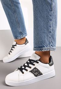 Renee - Biało-Czarne Sneakersy Sznurowane z Wstawkami Danthe. Kolor: biały. Materiał: jeans #2