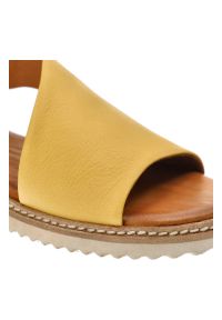 Żółte Sandały Artiker Wygodne Skórzane Buty. Okazja: na co dzień, na spacer. Nosek buta: otwarty. Kolor: żółty. Materiał: skóra. Sezon: lato. Styl: casual, elegancki #5