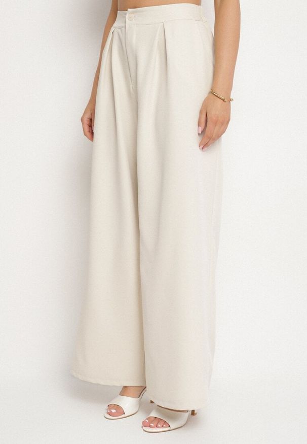 Born2be - Beżowy Garniturowy Komplet Kamizelka i Spodnie o Szerokim Kroju Zivarelle. Kolor: beżowy