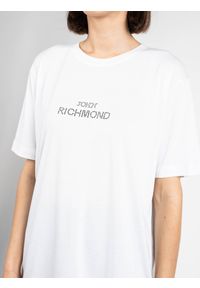 John Richmond T-Shirt "Ciapri" | RWA20385TS | Ciapri | Kobieta | Biały. Okazja: na co dzień. Kolor: biały. Materiał: bawełna. Długość rękawa: krótki rękaw. Długość: krótkie. Wzór: aplikacja, nadruk. Styl: casual #7