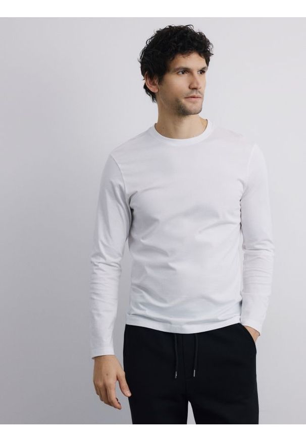 Reserved - Longsleeve z merceryzowanej bawełny - biały. Kolor: biały. Materiał: bawełna. Długość rękawa: długi rękaw