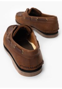 Timberland Classic Boat 2 Eye Mokasyny męskie. Okazja: na co dzień, do pracy, na spacer. Kolor: brązowy. Materiał: skóra. Szerokość cholewki: normalna. Sezon: lato. Styl: klasyczny, casual, elegancki #4