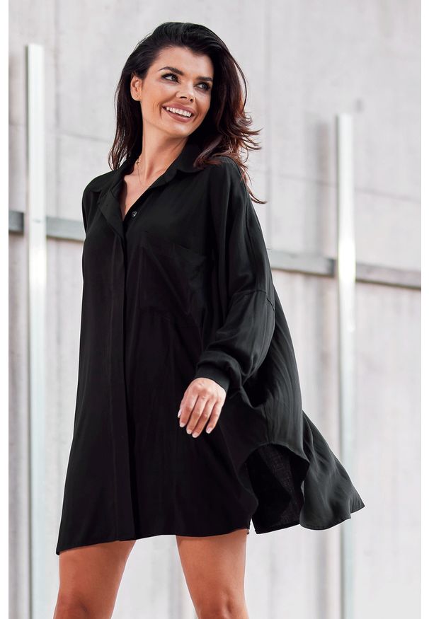 Awama - Koszula Oversize z Wydłużonym Tyłem - Czarna. Kolor: czarny. Materiał: poliester, elastan