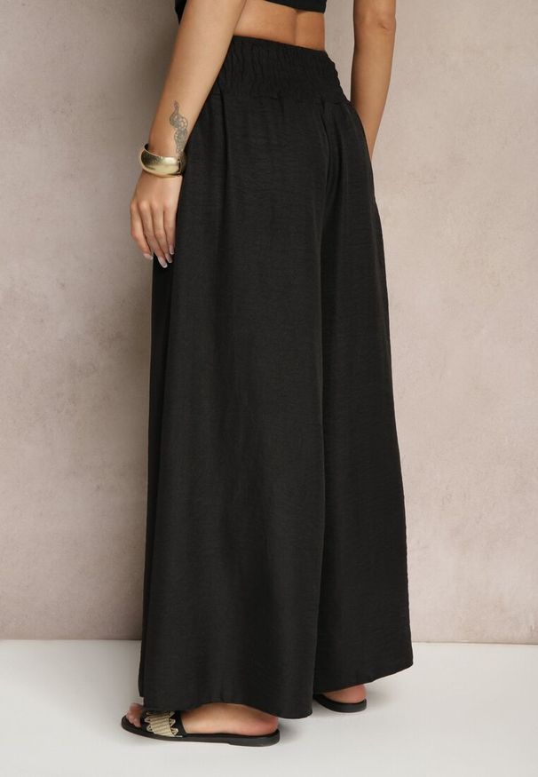 Renee - Czarne Szerokie Spodnie High Waist z Szeroką Gumą w Pasie Korissele. Okazja: na co dzień. Stan: podwyższony. Kolor: czarny. Materiał: guma. Wzór: aplikacja. Styl: elegancki, casual