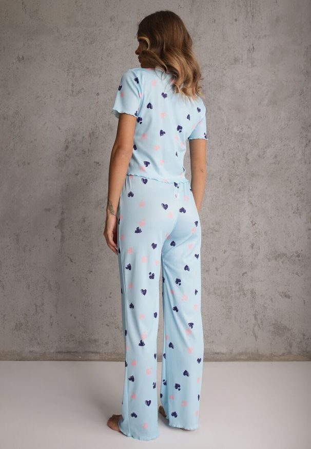 Renee - Niebieski Elastyczny Komplet Piżamowy w Serduszka Spodnie i Top Isle. Kolor: niebieski. Materiał: materiał