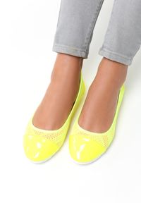 Born2be - Żółte Neonowe Baleriny Ranes. Nosek buta: okrągły. Zapięcie: bez zapięcia. Kolor: żółty. Materiał: lakier, materiał, koronka, skóra, jeans. Wzór: ażurowy. Obcas: na płaskiej podeszwie. Styl: wakacyjny