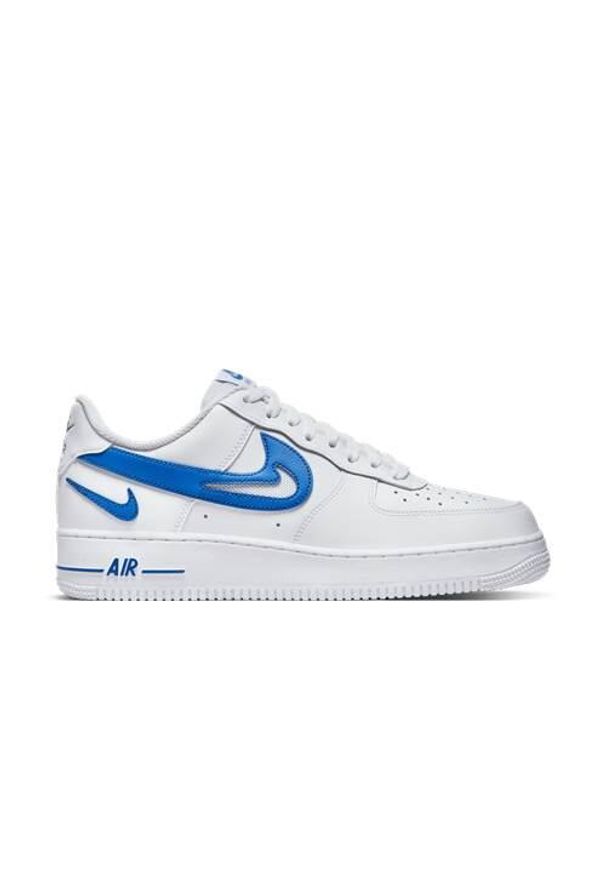 Buty do chodzenia męskie Nike Air Force 1 07 FM. Zapięcie: sznurówki. Kolor: niebieski, wielokolorowy. Materiał: skóra, materiał. Szerokość cholewki: normalna. Model: Nike Air Force. Sport: turystyka piesza