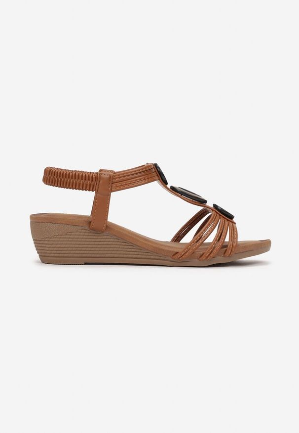 Born2be - Brązowe Sandały na Niskim Koturnie w Stylu Boho Silesa. Zapięcie: bez zapięcia. Kolor: brązowy. Wzór: aplikacja. Obcas: na koturnie. Styl: boho